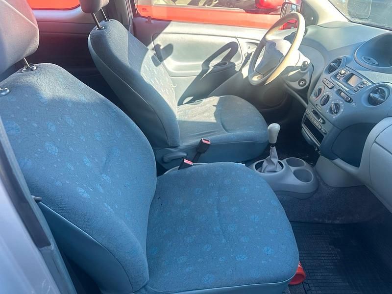 Gebraucht Toyota Yaris 68 PS (50 kW) 2002 Grau Kleinwagen