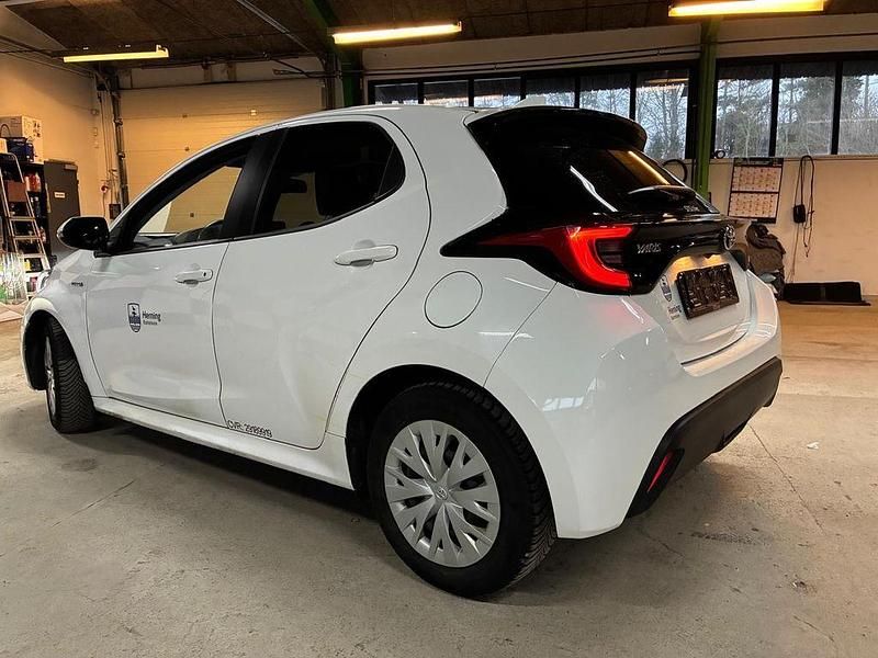 Gebraucht Toyota Yaris Hybrid Comfort 92 PS (67 kW) 2021 Weiß Limousine
