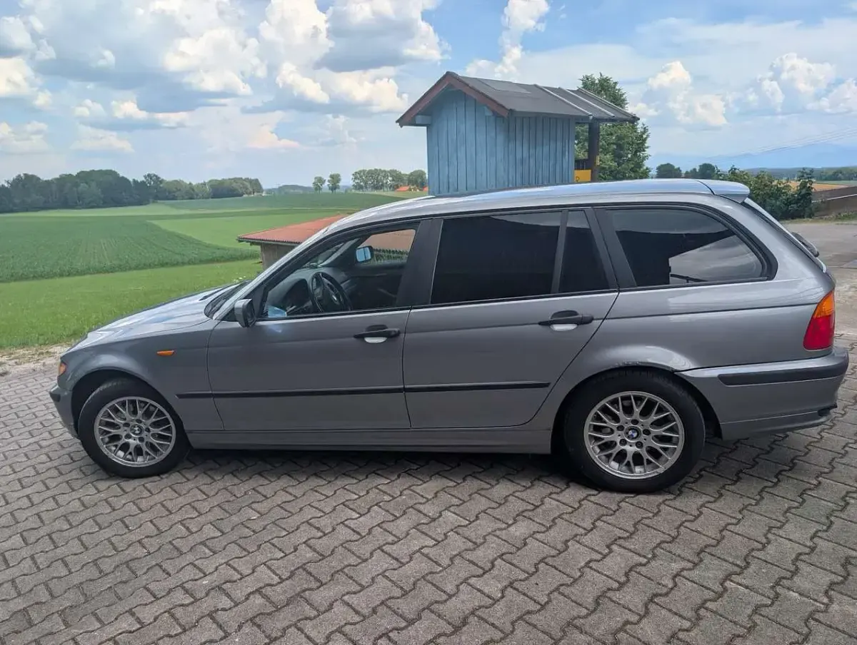 Gebraucht BMW 316 116 PS (85 kW) 2005 Grau Kombi
