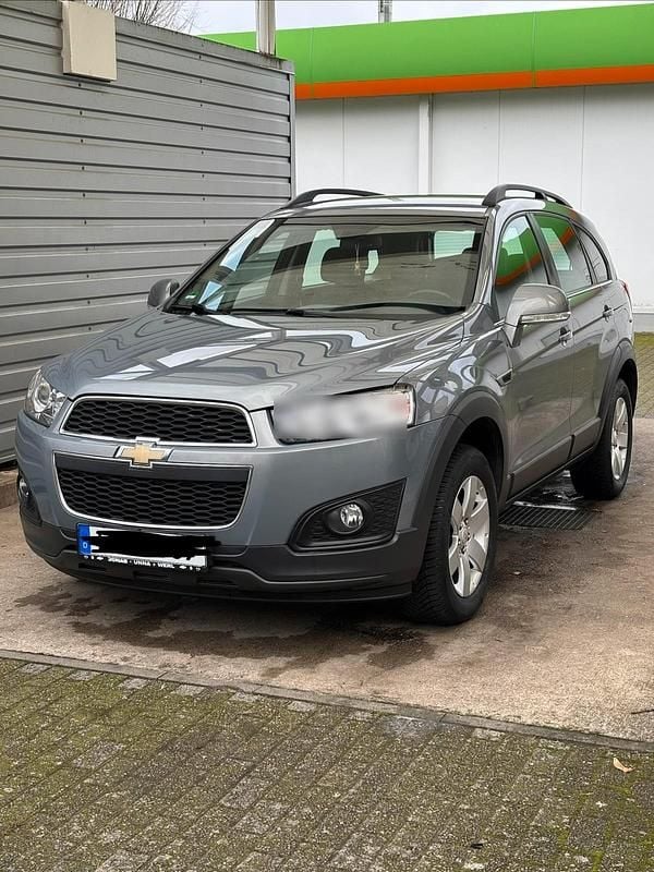 Grau Gebraucht 2014 Chevrolet Captiva SUV | 14.500 € - Bild 1/4