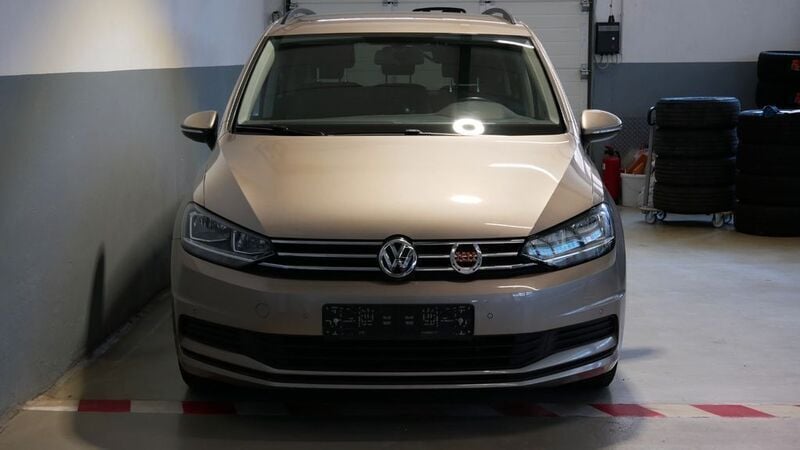 Titanium beige Gebraucht 2016 VW Touran Comfortline Van / Kleinbus | 18.000 € (Superpreis) - Bild 1/4