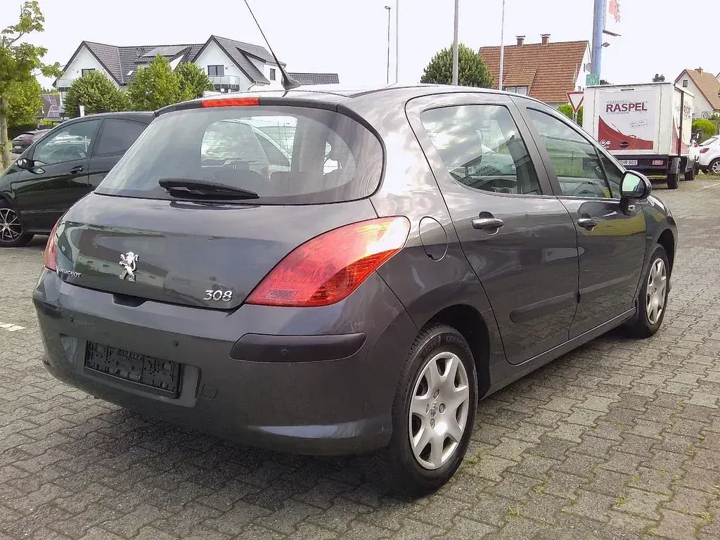 Gebraucht Peugeot 308 Tendance 120 PS (88 kW) 2008 Grau Limousine