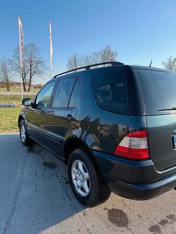 Gebraucht Mercedes ML320 218 PS (160 kW) 2001 Blau SUV