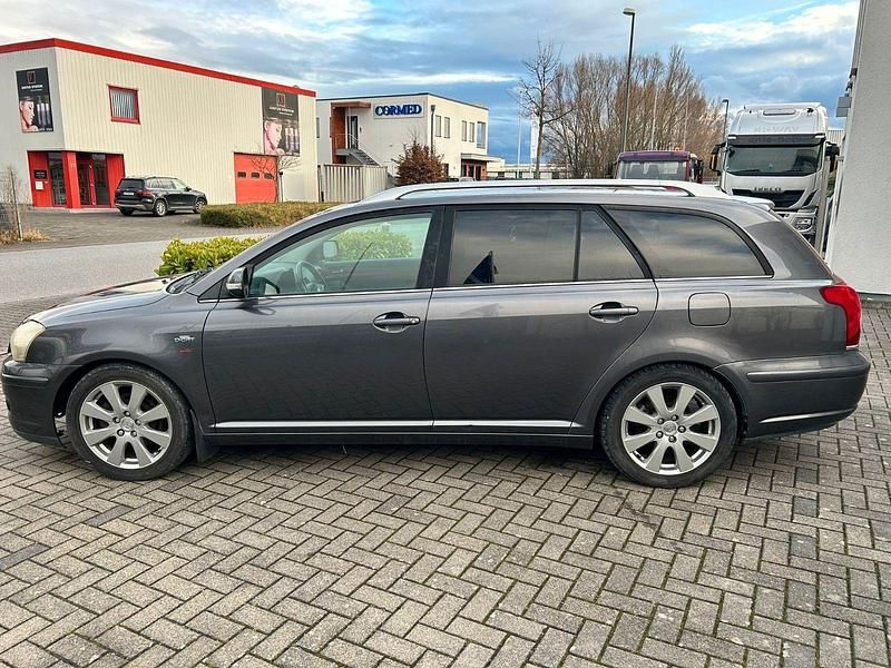 Gebraucht Toyota Avensis Team 177 PS (130 kW) 2008 Grau Kombi