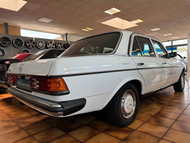Gebraucht Mercedes 250 140 PS (102 kW) 1983 Weiß Limousine
