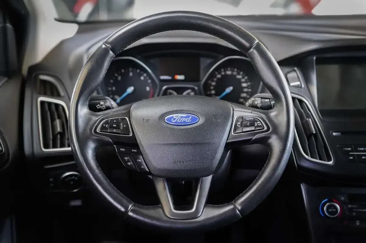 Gebraucht Ford Focus 120 PS (88 kW) 2018 Shadow black Kombi
