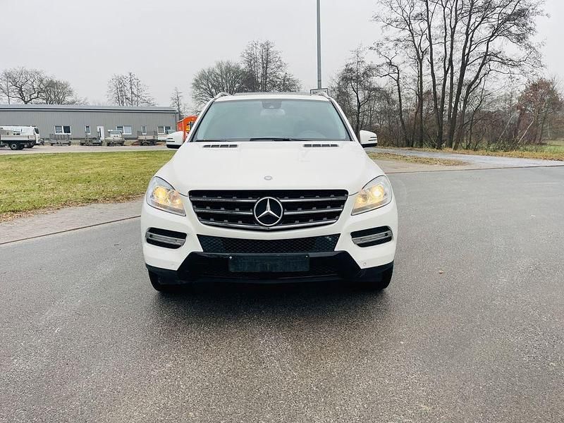 Gebraucht Mercedes ML350 Sport 258 PS (189 kW) 2011 Weiß SUV