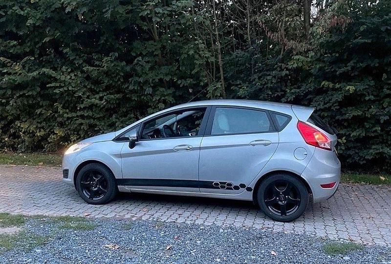 Gebraucht Ford Fiesta SYNC Edition 95 PS (69 kW) 2014 Grau Kleinwagen