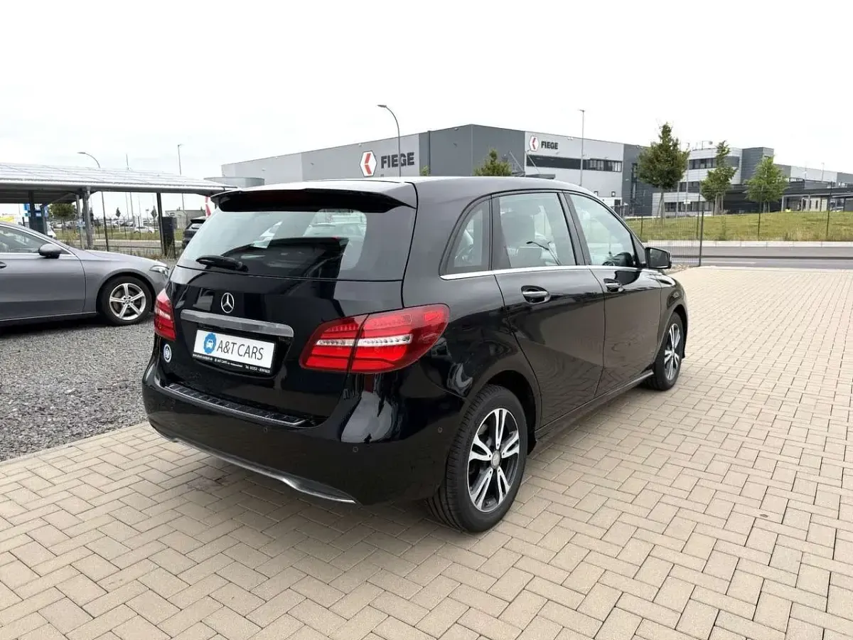 Gebraucht Mercedes B200 156 PS (114 kW) 2016 Schwarz Kleinwagen