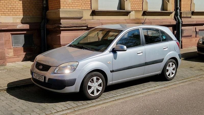 Usata Kia Rio 111 CV (81 kW) 2007 Argento Berlina