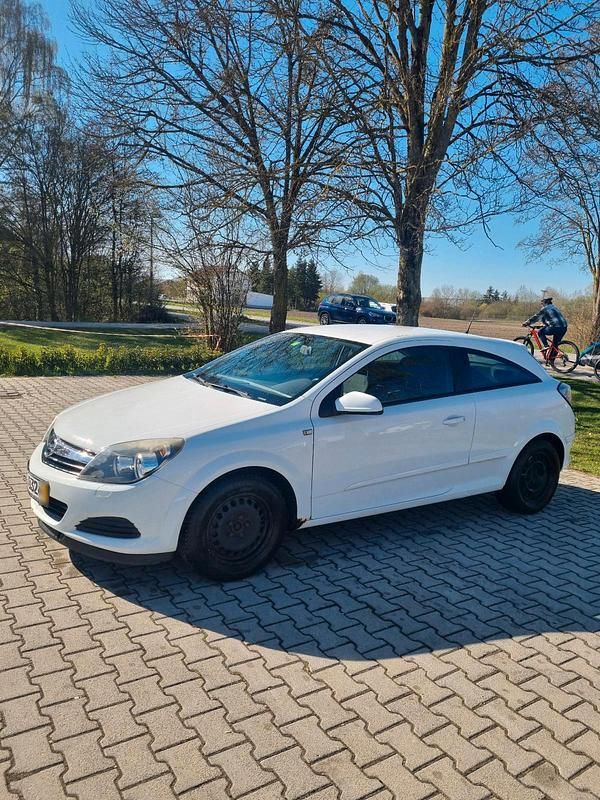 Gebraucht Opel Astra GTC 140 PS (102 kW) 2006 Weiß Coupé