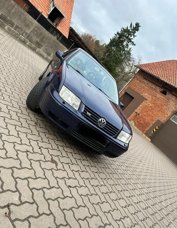 Blau Gebraucht 1999 VW Bora Limousine | 500 € (Superpreis) - Bild 1/4