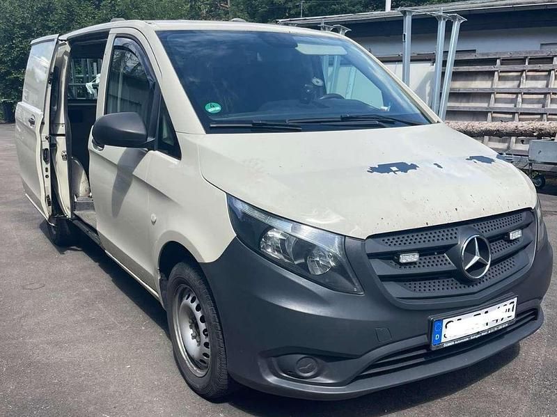 Beige Gebraucht 2016 Mercedes Vito Van / Kleinbus | 8.700 € (Fairer Preis) - Bild 1/4