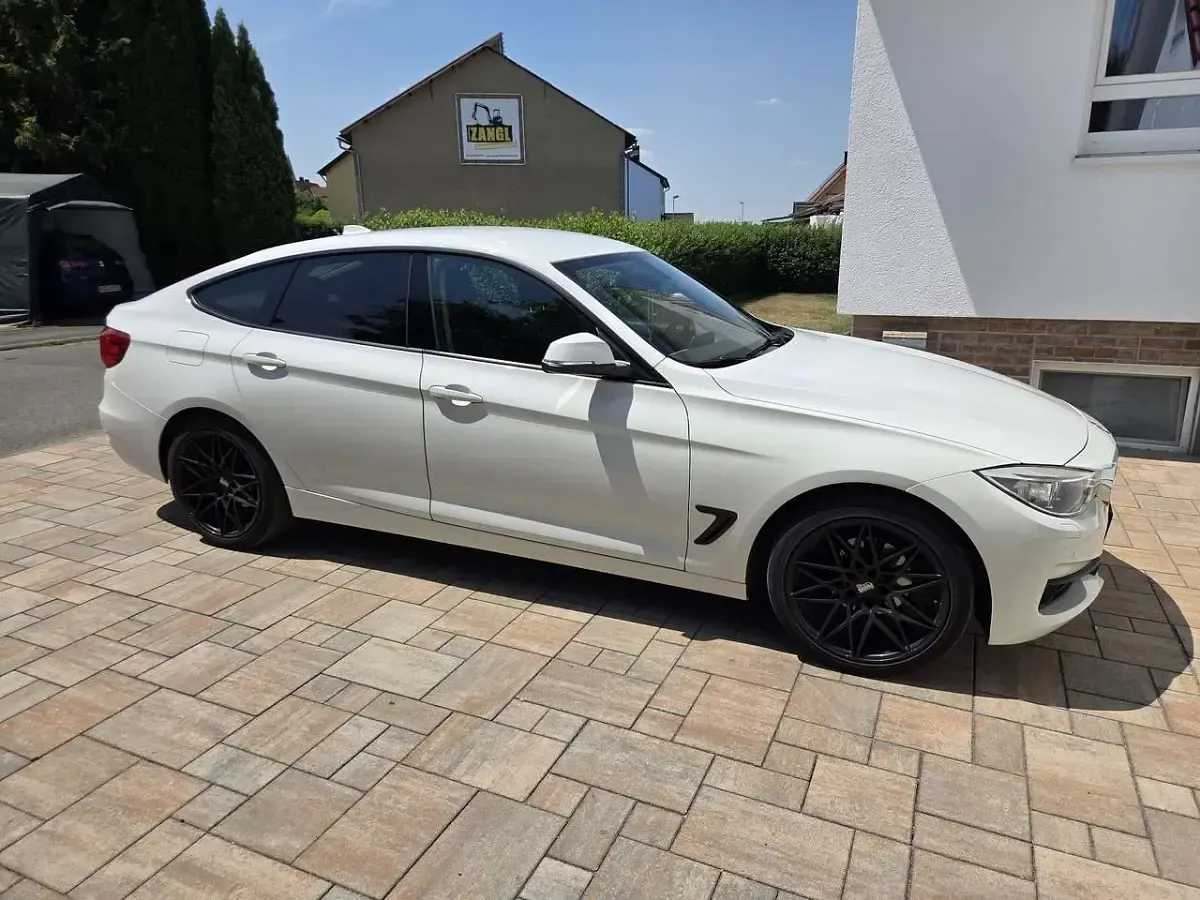 Gebraucht BMW 318 143 PS (105 kW) 2014 Weiß Limousine