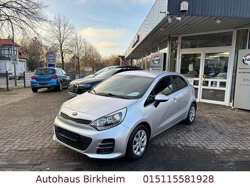 Gebraucht Kia Rio DREAM-TEAM Edition 109 PS (80 kW) 2015 Silber Limousine