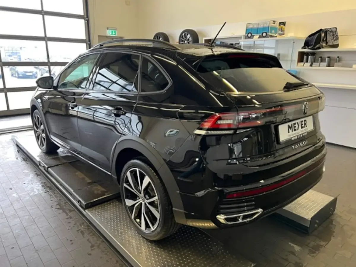 Neu VW Taigo R-line 150 PS (110 kW) 2025 Deep black perleffekt SUV