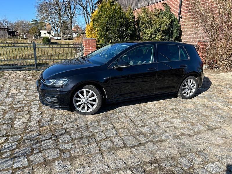 Gebraucht VW Golf VII Highline 150 PS (110 kW) 2019 Schwarz Limousine