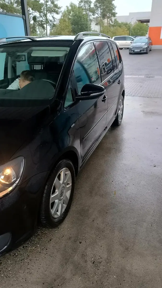 Gebraucht VW Touran Cup 105 PS (77 kW) 2015 Schwarz Van / Kleinbus