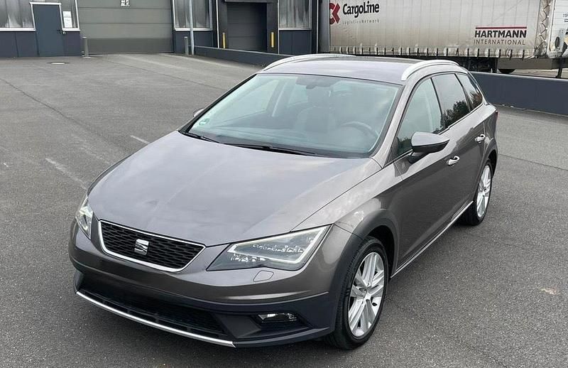 Grau Gebraucht 2016 Seat Leon X-Perience 4Drive Kombi | 12.500 € (Fairer Preis) - Bild 1/4