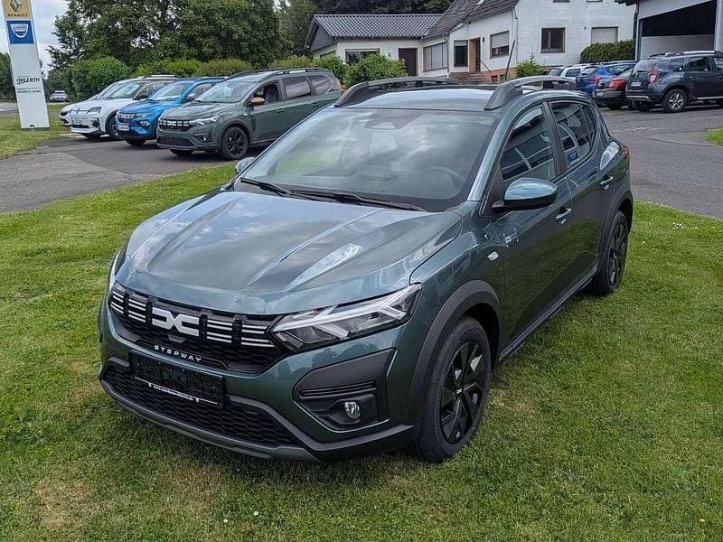 Zederngrün Neu 2025 Dacia Sandero Expression Kleinwagen | 16.900 € (Guter Preis) - Bild 1/4