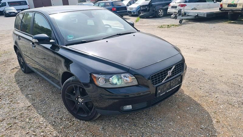 Usado Volvo V50 220 CV (161 kW) 2007 Negro Familiar