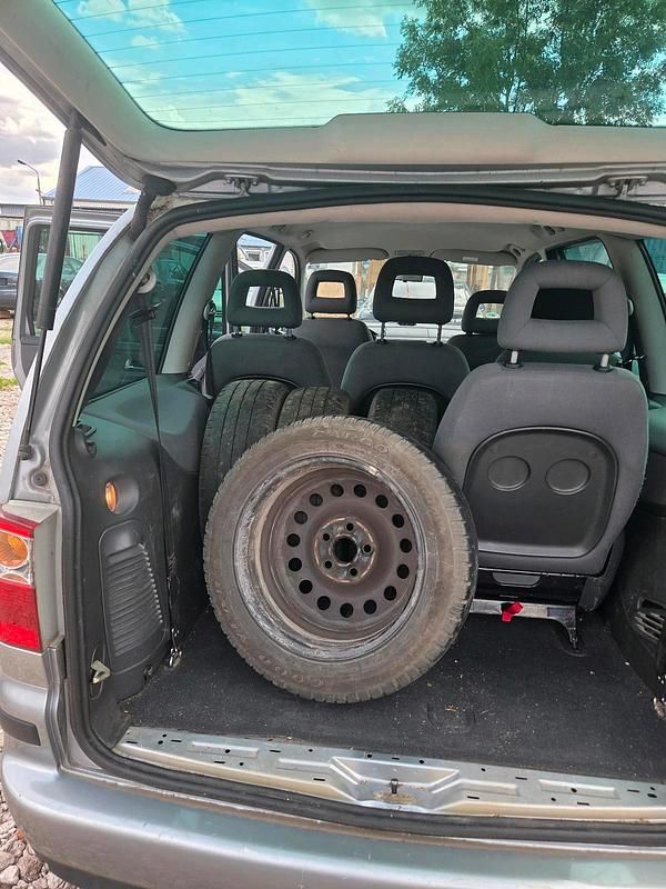 Silber Gebraucht 2006 Ford Galaxy Van / Kleinbus | 2.150 € (Guter Preis) - Bild 1/4