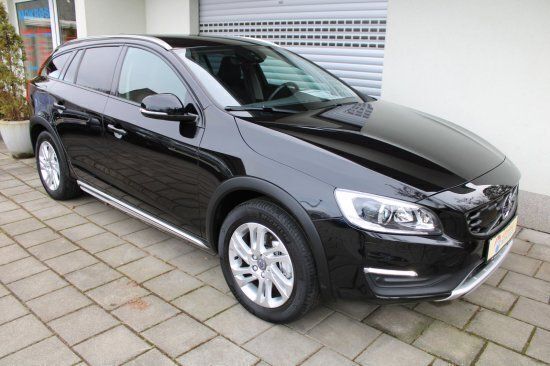 Onyxblack Gebraucht 2018 Volvo V60 CC Plus Kombi | 20.950 € (Guter Preis) - Bild 1/4