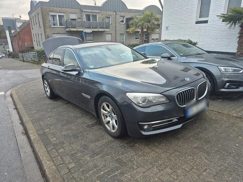 Gebraucht BMW 730L 258 PS (189 kW) 2013 Beige Limousine