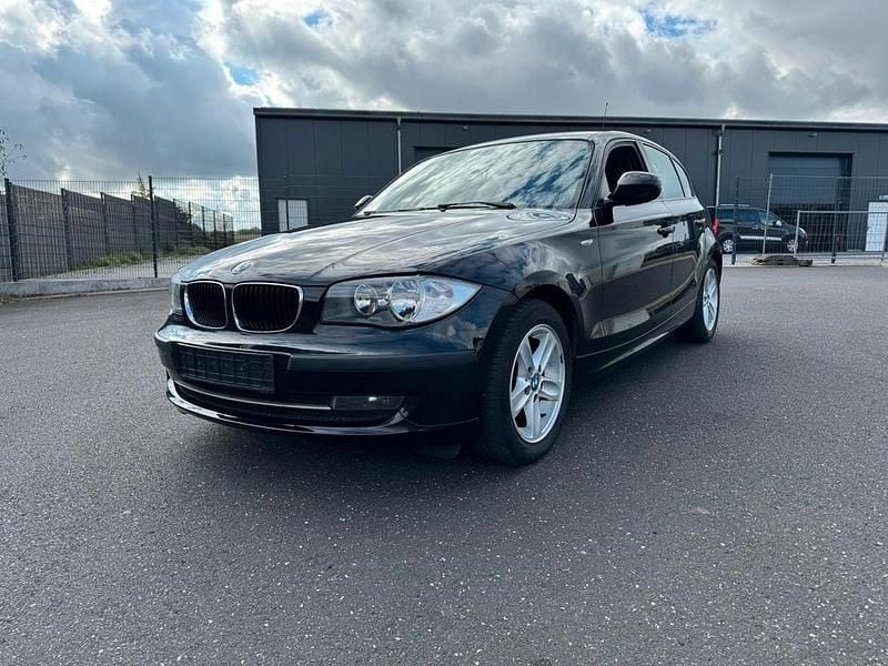 Schwarz Gebraucht 2009 BMW 116 Advantage Kleinwagen | 7.499 € (Teuer) - Bild 1/4