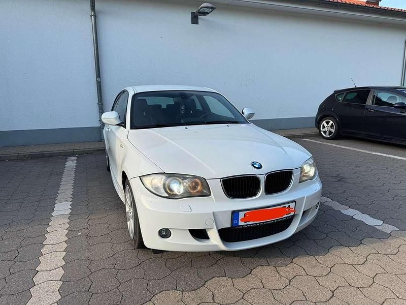 Weiß Gebraucht 2010 BMW 118 M Sport Kleinwagen | 5.500 € (Fairer Preis) - Bild 1/4