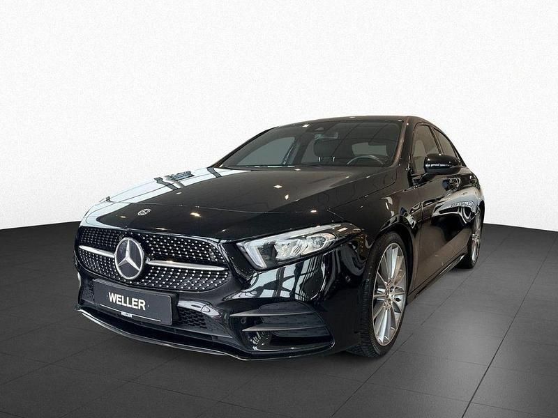 Gebraucht Mercedes A180 Sport 116 PS (85 kW) 2019 Schwarz Limousine