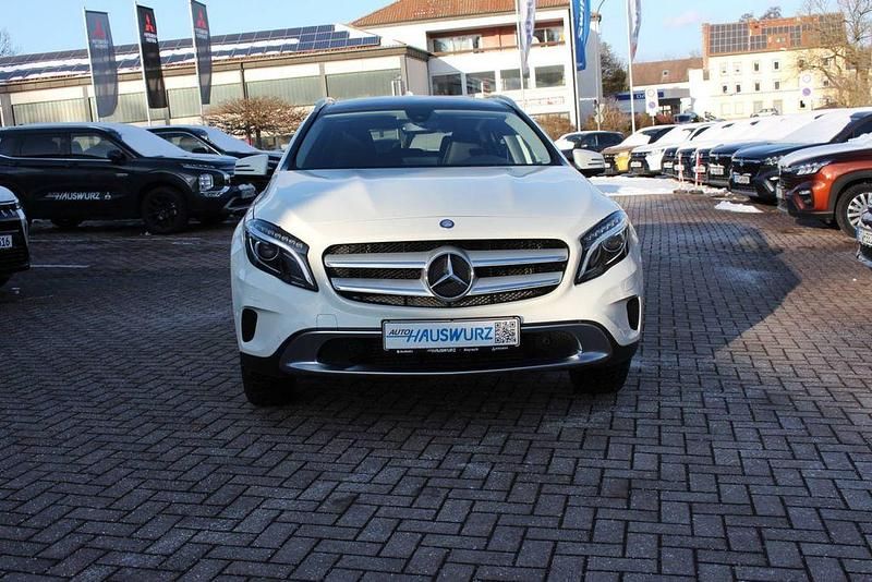 Gebraucht Mercedes GLA180 122 PS (89 kW) 2016 Weiß SUV