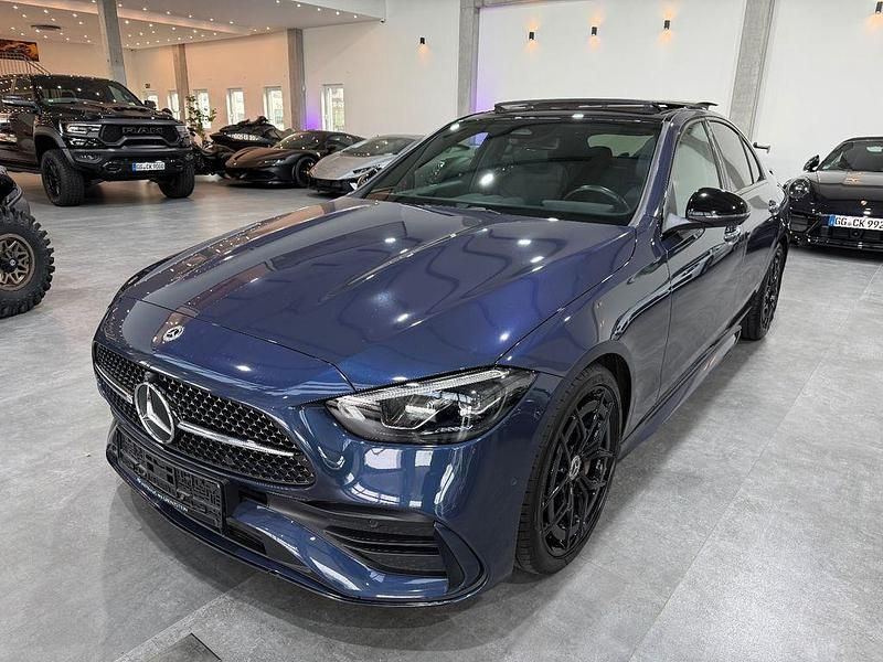 Blau Gebraucht 2023 Mercedes C200 AMG Limousine | 39.500 € (Teuer) - Bild 1/4