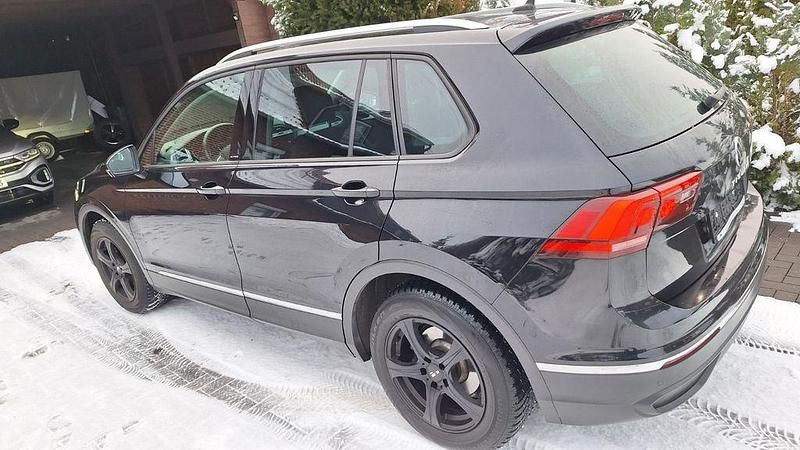 Gebraucht VW Tiguan Active 150 PS (110 kW) 2021 Schwarz SUV