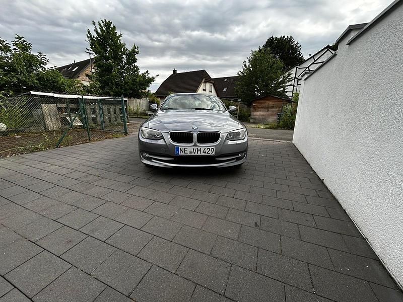 Silber Gebraucht 2010 BMW 320 Cabriolet Cabrio | 11.800 € (Fairer Preis) - Bild 1/4