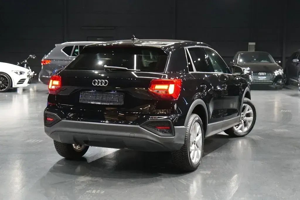 Gebraucht Audi Q2 Basis 150 PS (110 kW) 2022 Schwarz SUV