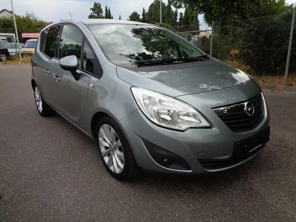 Gebraucht Opel Meriva 101 PS (74 kW) 2012 Silber Van / Kleinbus