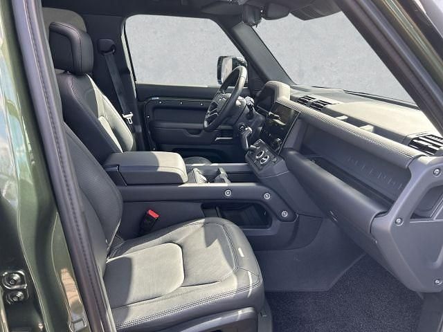 Gebraucht Land Rover Defender HSE Dynamic 349 PS (256 kW) 2025 Grün SUV