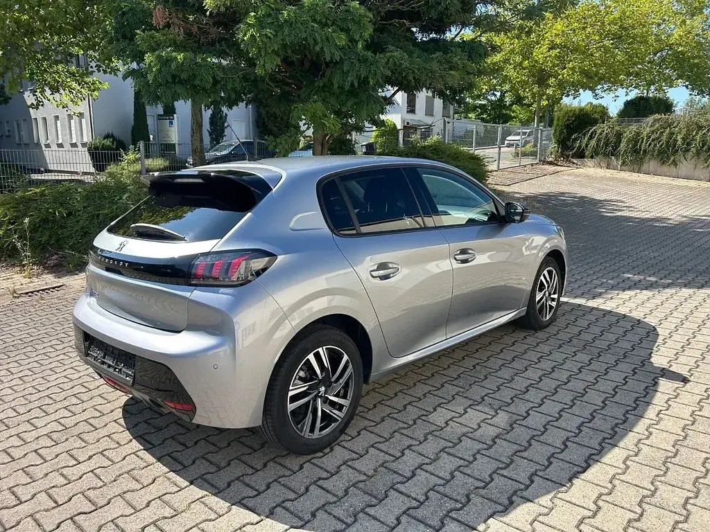 Gebraucht Peugeot 208 Allure 101 PS (74 kW) 2023 Grau Kleinwagen