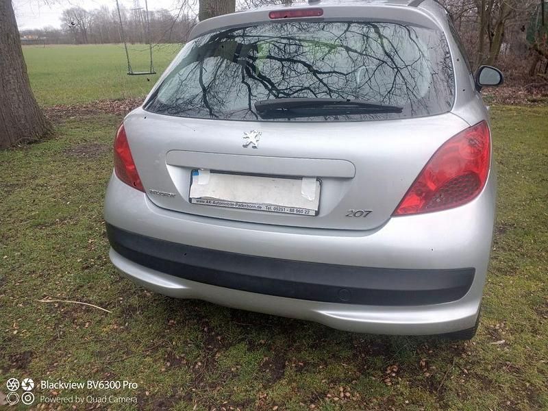 Gebraucht Peugeot 207 Urban Move 90 PS (66 kW) 2009 Silber