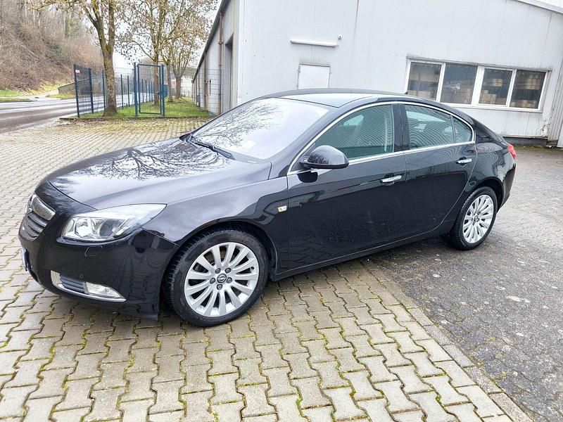 Usado Opel Insignia 220 HP (161 kW) 2008 Preto Sedan