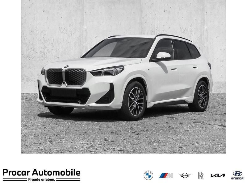 Weiß Neu 2025 BMW iX1 M Sport SUV | 57.399 € (Fairer Preis) - Bild 1/4