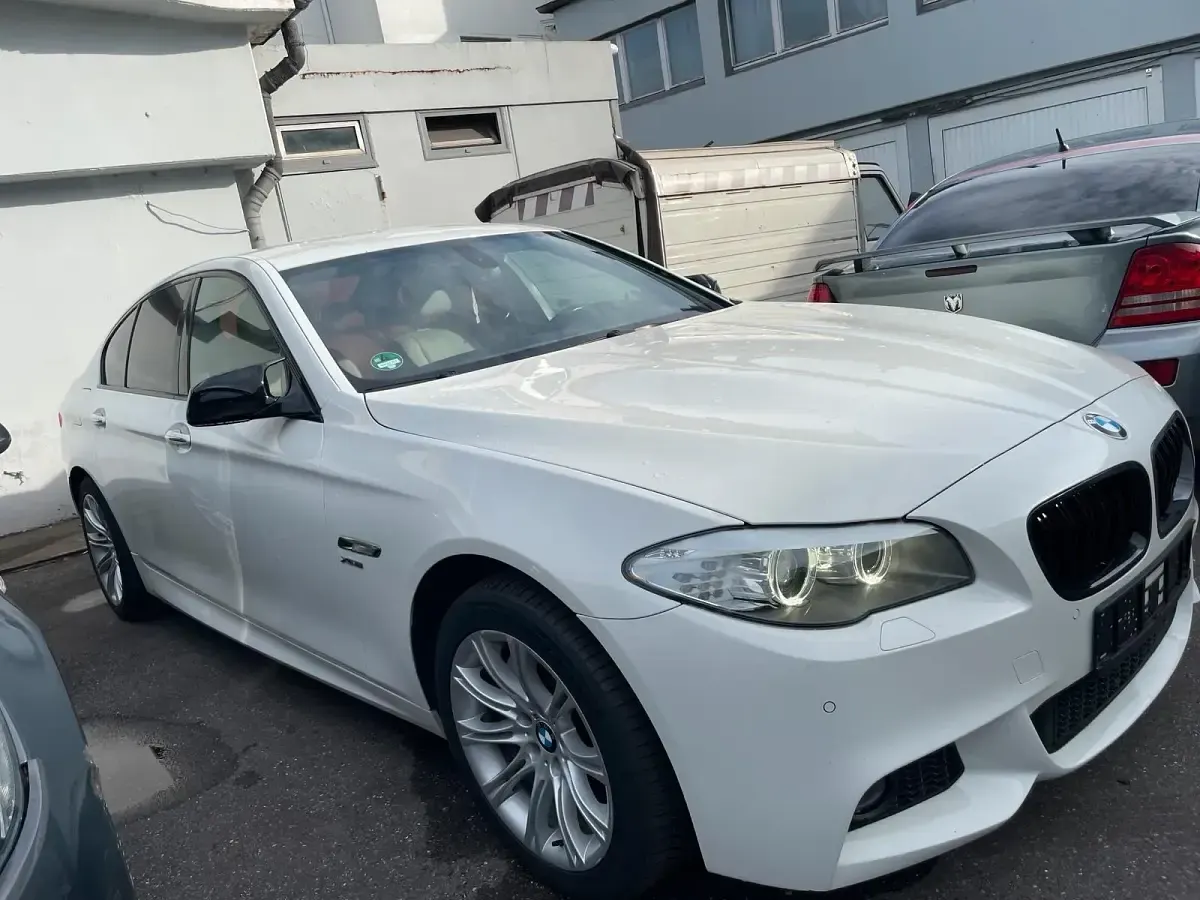 Gebraucht BMW 530 M Sport 258 PS (189 kW) 2011 Weiß Limousine