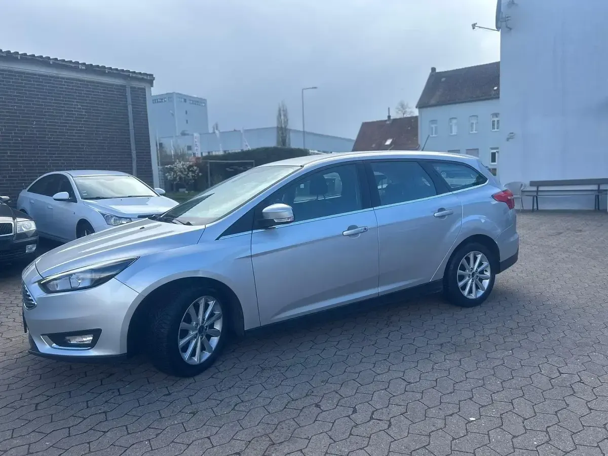 Gebraucht Ford Focus 120 PS (88 kW) 2017 Silber Kombi