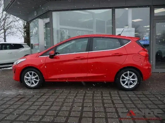 Gebraucht Ford Fiesta Titanium 125 PS (91 kW) 2021 Rot Kleinwagen