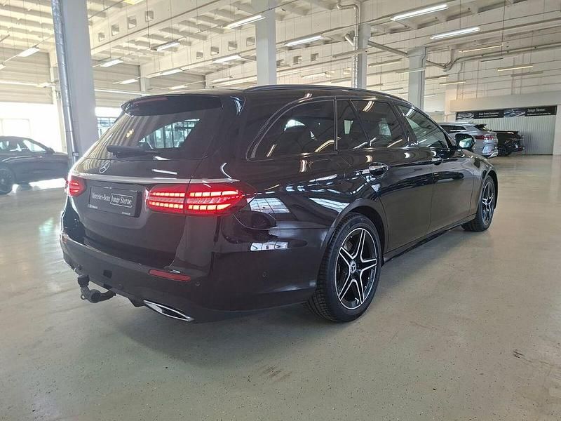 Gebraucht Mercedes E400 AMG 340 PS (250 kW) 2023 Obsidianschwarz metallic Kombi