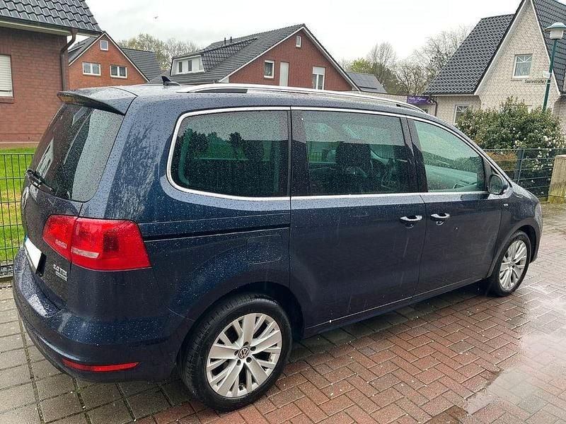 Second-hand VW Sharan 140 CP (102 kW) 2013 Albastru Monovolum