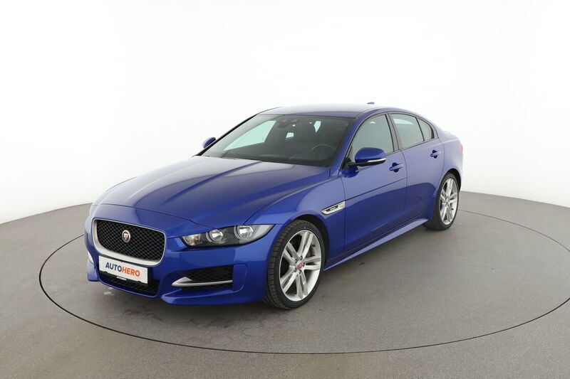 Blau Gebraucht 2018 Jaguar XE R-Sport Limousine | 21.740 € (Fairer Preis) - Bild 1/4