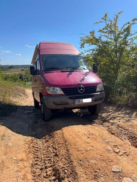 Rot Gebraucht 2002 Mercedes Sprinter Van | 22.999 € - Bild 1/4