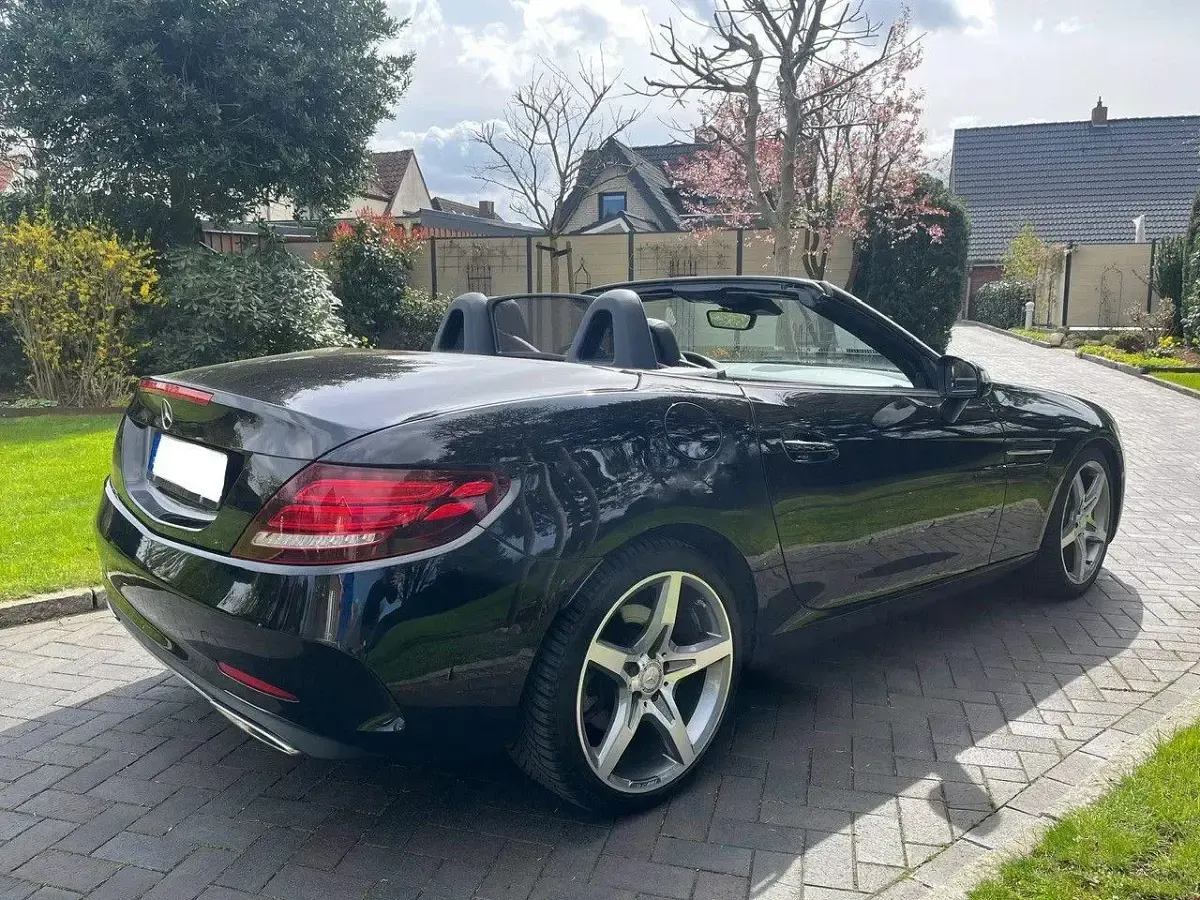 Gebraucht Mercedes SLC180 AMG 156 PS (114 kW) 2016 Schwarz Cabrio